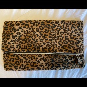 Leopard clutch